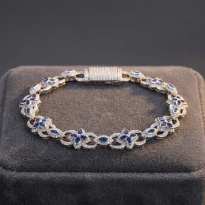Pulsera de Lujo con Moissanita Azul Floral, Diseño de Cuatro Pétalos, Cierre Oculto, Chapado en Rodio, Plata, Joyería Unisex - Product Image 2