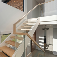 Escalier droit moderne et élégant Prima, solution d'escalier sur mesure, design d'intérieur de luxe pour applications résidentielles