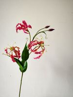 M898 Hochzeitsvase Hotel Blumenarrangement Lebensechte Hochwertige Luxuriöse Realistische Seiden-Kunstblumen Gloriosa Flaming Lily