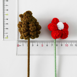 <span class=keywords><strong>Série</strong></span> de bouquets au crochet en laine transfrontalière de Noël Écologique de haute qualité Père Noël Pomme de pin et feuilles rouges - Product Image 5