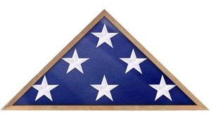 Vitrine de Luxe Moderne en Pin Triangulaire Étanche et Multifonctionnelle pour Drapeaux Funéraires et Commémoratifs - Product Image 3
