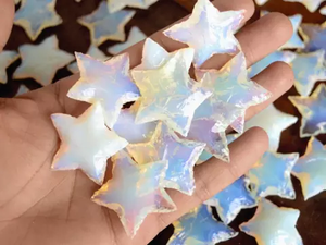 Piedra de Bolsillo de Cristal de Opalita en Forma de Estrella Creciente, Tallada, para Colección Feng Shui - Product Image 2