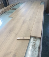 Parquet en bois d'ingénierie en chêne européen naturel, finition laque UV, système de pose à clipser 190 mm, qualité ABCD, pour villas élégantes en intérieur