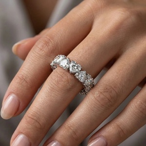 Anillo de Diamantes con Banda de Eternidad en Forma de Corazón Asimétrico - Oro de 9k, 14k y 18k - Product Image 2