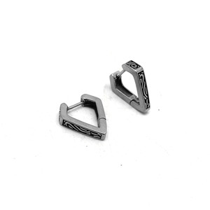 Boucles d'oreilles Huggie en acier titane yunnique, design géométrique, bijoux de mode unisexe, clous en acier inoxydable 316 - Product Image 3