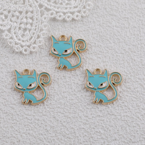 Dijes de aleación de zinc con diseño de gato de dibujos animados en rosa, azul, negro y blanco, accesorios de joyería DIY para pulseras, collares y llaveros - Product Image 5