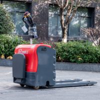 Transpalette électrique à conducteur sur pied 2 tonnes Running King RK29 avec batterie au lithium pour entrepôt