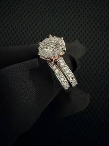 Anillo de plata 925 chapado en oro rosa con halo ovalado de diamantes, conjunto de joyería brillante para boda o compromiso. - Product Image 3