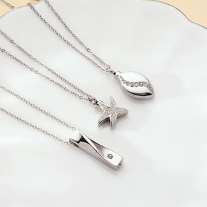 Collier commémoratif en acier inoxydable avec pendentif urne torsadé en forme d'étoile et de goutte d'eau, orné de strass, pour cendres funéraires - Product Image 4