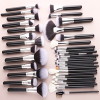 Ensemble de 40 pinceaux de maquillage professionnels avec sac de maquillage à texture crocodile, poils synthétiques, kit de pinceaux pour fond de teint, blush et fard à paupières