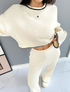 Elegante Completo Casual da <span class=keywords><strong>Donna</strong></span> in 2 Pezzi, Set in Maglia a Coste, Top a Maniche Lunghe e Pantaloni a Gamba Larga con Finiture a Contrasto - Product Image 6