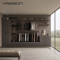 Sistema Armadio Walk-In di Lusso Grigio Antracite con Doppie Asta Appendiabiti, Ripiani Aperti e Ottomana, Design Personalizzato