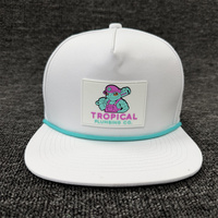 Casquette de baseball 5 panneaux de haute qualité, imperméable, avec logo personnalisé brodé à la main, perforée, découpée au laser, visière plate, fermeture snapback, corde en caoutchouc
