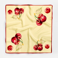 Écharpe en soie imprimée d'un côté, motif fruits légers et frais, personnalisable