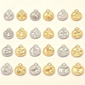 12 Breloques Signes du Zodiaque en Acier Inoxydable, Pendentifs Ronds Gaufrés Constellation Or Argent, Apprêts pour Fabrication de Bijoux Horoscope - Product Image 1