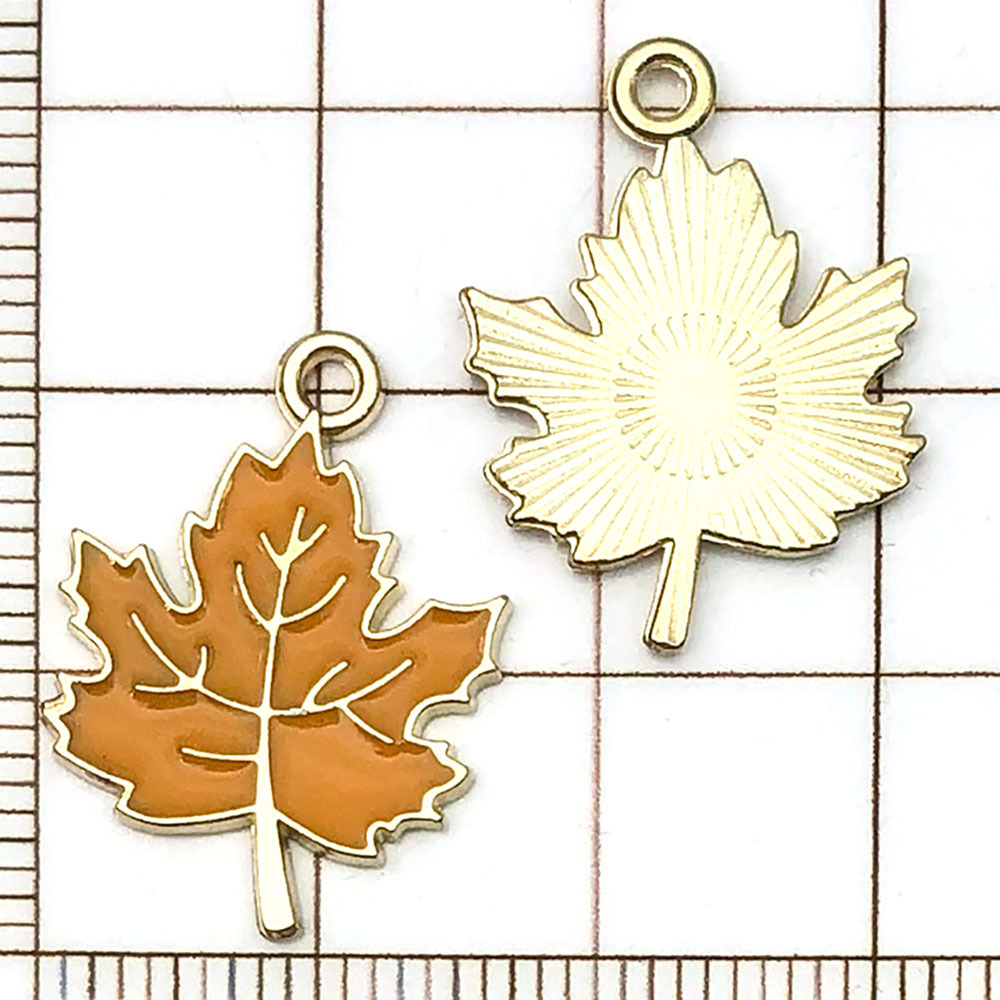 Une feuille d'érable jaune avec gouttes d'huile - 1,2g - 22*16mm - 19210