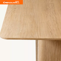 Table à manger rectangulaire minimaliste en chêne massif avec chaises confortables pour hôtels, restaurants et maisons