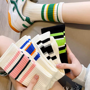 Calzini <span class=keywords><strong>a</strong></span> equipaggio con lettera <span class=keywords><strong>a</strong></span> strisce <span class=keywords><strong>bianche</strong></span> <span class=keywords><strong>nere</strong></span> di quattro stagioni per uomo donna - Product Image 2