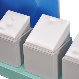 Présentoirs de comptoir haut de gamme pour bijoux : Colliers, bracelets, supports et présentoirs pour comptoirs de bijouterie - Product Image 2