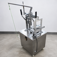 Machine commerciale manuelle à éplucher les jeunes noix de coco, éplucheur de noix de coco en acier inoxydable avec lame 440C pour le traitement de l'eau de coco