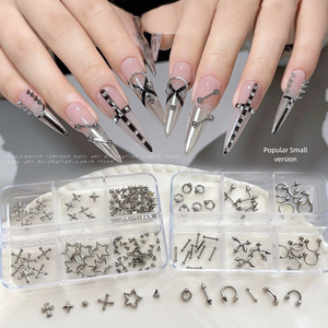 Breloques clous d'oreille cœur punk en métal, style crochet, bijoux 3D pour ongles, pour nail art portable - Product Image 1