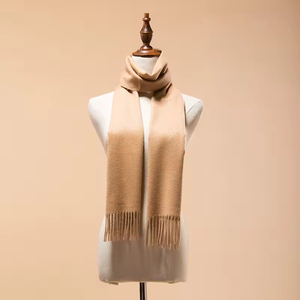 Bufanda Minimalista con Sensación de Cachemira, Borlas Largas, Color Blanco Crema, Tejida, Chal Largo de Invierno - Product Image 6