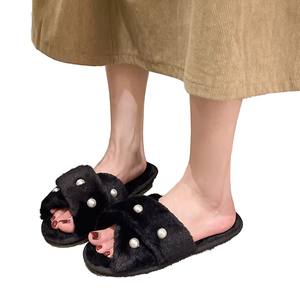 Pantoufles d'intérieur doublées en peluche avec semelle intérieure en EVA, pantoufles rétro à plateforme pour femmes, pantoufles d'extérieur légères, confortables et antidérapantes - Product Image 1