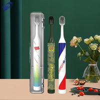 Brosse à dents de voyage à poils doux avec kit de dentifrice intégré, soin buccal, distributeur de dentifrice rotatif, brosse à dents pour adulte
