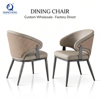Chaise de salle à manger de luxe en cuir PU, dossier tressé, boucle à sangle, pieds en métal gris bronze, style industriel italien, pour villa, club, restaurant, fabrication OEM