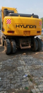 Pelle multifonction sur chenilles originale de la Corée Hyundai 150W-7 Hyundai à haut rendement en bon état en vente - Product Image 3