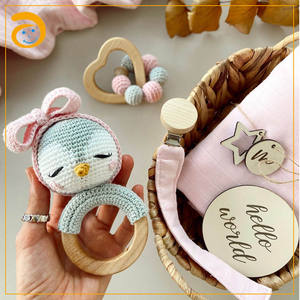 Amigurumi Pingouin Hochet Jouet Couverture d'emmaillotage en mousseline Boîte cadeau Hochet bio pour bébé <span class=keywords><strong>Attache</strong></span>-sucette Boîte cadeau personnalisée pour bébé - Product Image 5