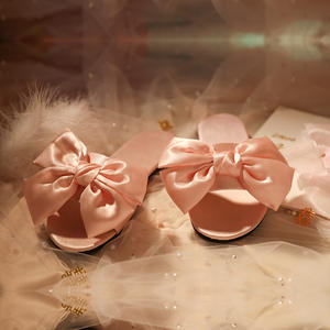 Sandal Hadiah Pengiring Pengantin Wanita Sandal Bordir Pernikahan Esensial Jubah <span class=keywords><strong>Satin</strong></span> Pengantin Sandal Yang Cocok - Product Image 5