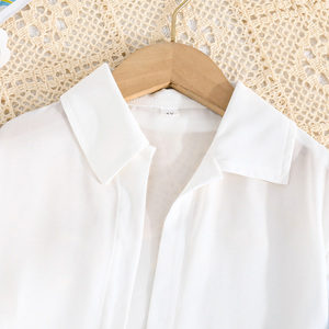 Conjunto de Tres Piezas para Niñas de 3 a 8 Años, Camisa Informal de Mezclilla, Blusa sin Mangas con Estampado Floral y Pantalones Cortos, Transpirable - Product Image 3