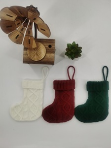 Adorno Navideño de Poliéster Pintado a Mano con Escena de Río al Estilo del Festival de Qingming - Product Image 3