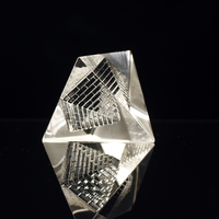 Heißer Verkauf: 40mm 50mm 60mm 80mm 3D Kristallglas Hohle Pyramide Energie Feng Shui Ornament Geschnitzte Klare Pyramide