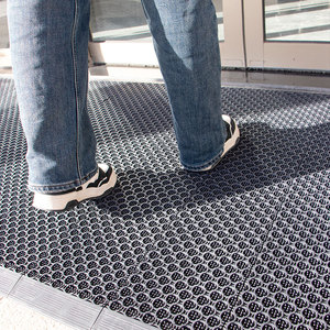 Azulejos de entrada de control de polvo antideslizantes modulares comerciales 200x200mm PVC/EVA personalizables lavables y con mechones - Product Image 5