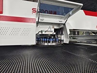 Machine de poinçonnage à tourelle CNC électrique automatique de haute précision STON 40T avec roulement pour le poinçonnage et le découpage de tôles métalliques