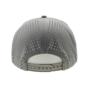 หมวกแก๊ปทรงทรัคเกอร์ 6 แผง คุณภาพสูง แบบกำหนดเอง พร้อมแผ่นยาง PVC ตัดด้วยเลเซอร์ รูระบายอากาศ โพลีเอสเตอร์ - Product Image 4