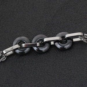 Pulsera de acero inoxidable con tres círculos de cerámica en blanco y negro, joyería de moda unisex - Product Image 2