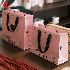 Sac en papier personnalisé Baoren pour boutique de vêtements pour filles, motif cœur rose, avec logo, sac en papier haut de gamme pour vêtements, sac de shopping en papier anglais - Product Image 3