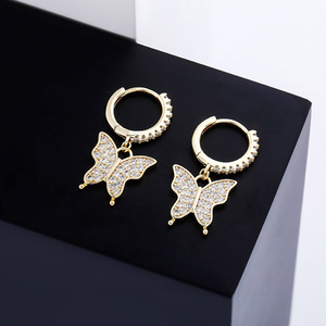 Sıcak satış kore tarzı kelebek küpe dışarı buzlu tam elmas CZ taş gül altın rengi mini hoop küpe kadınlar için - Product Image 5