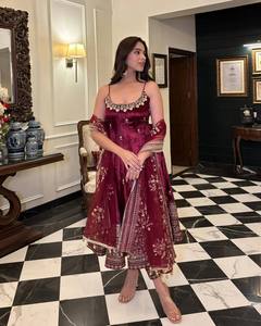 ผ้าไหม Pur vichitra ชุดสูทมารูนอนาคาลิคุณภาพระดับพรีเมียมชุดสำหรับเทศกาลปาร์ตี้งานปักปักเลื่อมลาย zari-latkan - Product Image 1