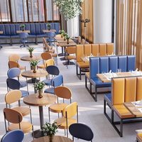 Combinaison Table et Chaises Commerciales Modernes en PU pour 4 Personnes, Idéale pour Salons de Thé, Cafés, Restaurants Occidentaux et Boutiques de Desserts