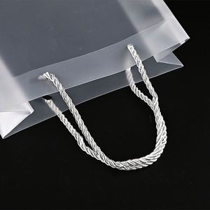 Sac cadeau de mariage personnalisé avec logo, emballage en plastique transparent givré, sac de shopping imperméable en PP avec poignée - Product Image 2
