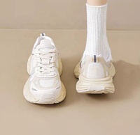 Baskets de sport légères et respirantes pour femmes semelle épaisse saison d'automne chaussures plates populaires polyvalentes Design décontracté pas cher maille