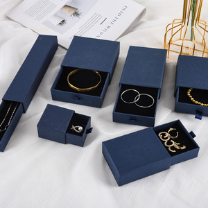 Boîte cadeau en carton recyclable de haute qualité pour bijoux avec doublure en éponge, boîtes à tiroir coulissantes en papier kraft personnalisées de petite taille - Product Image 4