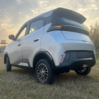 Véhicule électrique à quatre roues à faible vitesse, 4 portes, 5 places, conduite à droite, fabriqué en Chine, sur mesure