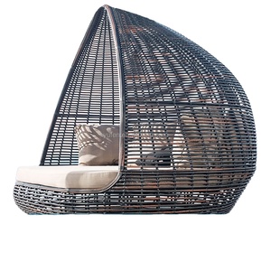 Lettino Rotondo da Esterno in Vimini con Baldacchino - Product Image 1