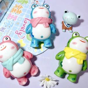 Juguete de rana para apretar, material de PU, rebote lento, alivio del estrés, dibujos animados lindos para niños de 8 a 13 años, unisex - Product Image 2