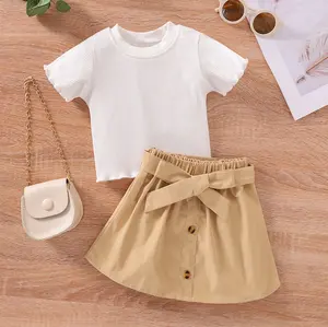गर्मियों में सफेद लघु आस्तीन शीर्ष Bowknot बेल्ट ठोस रंग शॉर्ट स्कर्ट सेट बच्चों पहनने